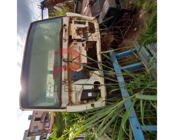 Foto de CAMINHAO M.BENZ/1714, 1994/1994, DIESEL, BRANCA, PLACA GLL - 4926, CHASSI: 9BM682123RB018831, RENAVAM: 00623933543, NO ESTADO EM QUE SE ENCONTRA. ESTÁ SEM MOTOR E SEM CAIXA DE MARCHAS.MOTOR ESTA FORA DO CAMINHAO E FALTA 01 RODA DIANTEIRA.