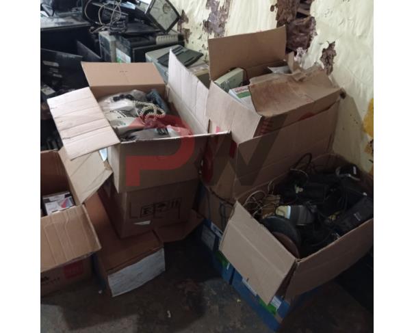 Foto de LOTE CONTENDO MATERIAL DE INFORMÁTICA E ELETROELETRÔNICOS, NO ESTADO EM QUE SE ENCONTRAM.