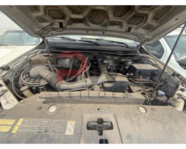 Foto de CARGA / CAMINHONETE I/FORD RANGER XLS  4X2 CS2 25, 2013/2014, ALC/GASOL, BRANCA, CHASSI: 8AFAR20F5EJ196280, RENAVAM: 00995210004, NO ESTADO EM QUE SE ENCONTRA. MOTOR AVARIADO.