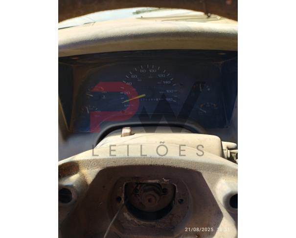 Foto de CARGA / CAMINHONETE GM/S10, 1995/1996, GASOLINA, BRANCA, CHASSI: 9BG124ARTSC901385, RENAVAM: 00640065546, NO ESTADO EM QUE SE ENCONTRA. MOTOR AVARIADO. ESTA SEM AS RODAS E PNEUS.