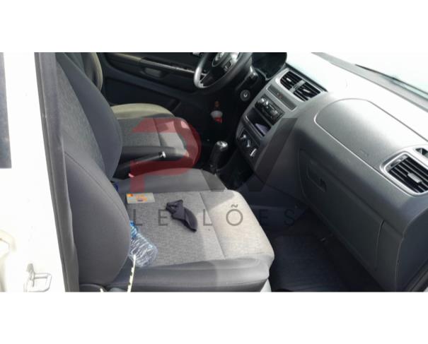 Foto de PASSAGEIRO / VW / FOX 1.6 GII / Placa: PUT3J40 / UF: RJ / Município: Três Rios / Ano fabricação: 2014 / Ano modelo: 2014 / Cor: BRANCA / Chassi: 9BWAB45Z7E4174540   Motor: CCRS94191 / RENAVAM: 01020237977