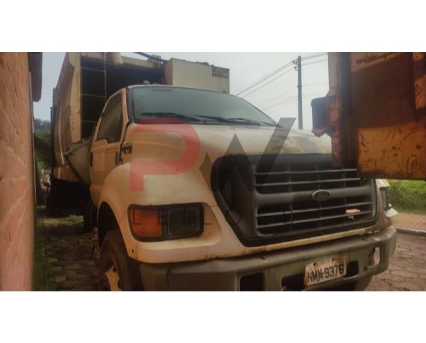 Foto de CAMINHAO, FORD/F14000 160, BRANCA, 2002/2002, DIESEL, CHASSI: 9BFXK84F02B076501, RENAVAM: 00792330692, NO ESTADO EM QUE SE ENCONTRA.