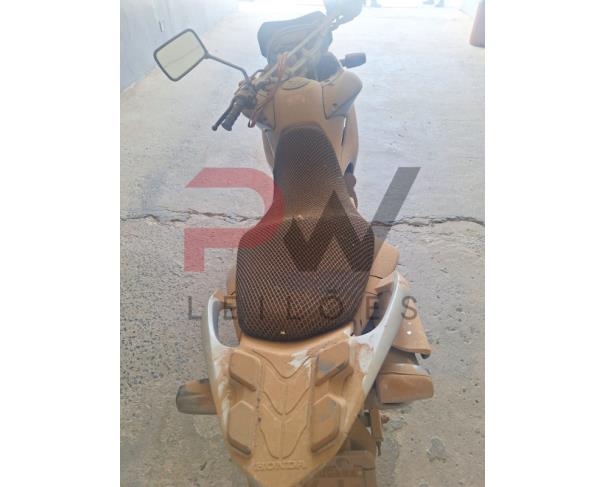 Foto de PASSAGEIRO / HONDA / XRE 300 / PLACA: EKI8861 / UF: BA / MUNICÍPIO: MORTUGABA / ANO FABRICAÇÃO: 2010 / ANO MODELO: 2010 / PRETA / CHASSI: 9C2ND0910AR017975 / MOTOR: ND09E1A017975 / RENAVAM: 00201160331, NO ESTADO EM QUE SE ENCONTRA.