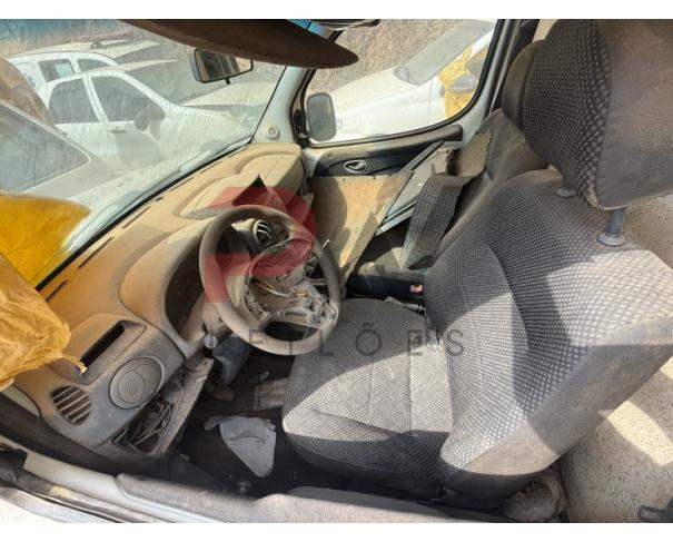 Foto de CAMINHONETE FIAT/DOBLO GREENCAR MO4, ALCOOL/GASOLINA, 2014/2014, BRANCA, CHASSI: 9BD223246E2037142, RENAVAM: 01005912766, NO ESTADO EM QUE SE ENCONTRA. OBS: IMPEDIMENTO ADM.DANO MEDIA MONTA.