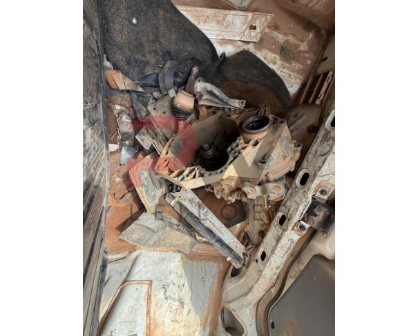 Foto de AUTOMOVEL FIAT/PALIO FIRE, ALCOOL/GASOLINA, 2016/2016, BRANCA, CHASSI: 9BD17122ZG7591901, RENAVAM: 01105334438, NO ESTADO EM QUE SE ENCONTRA.