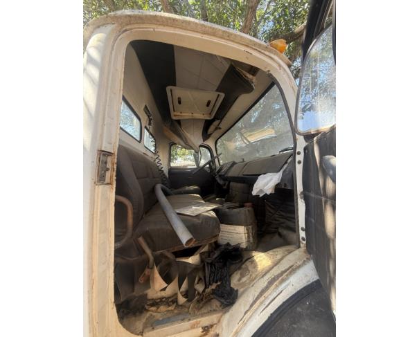 Foto de CAMINHAO, M.BENZ/L 1111, BRANCA, 1969/1969, DIESEL, CHASSI: 34400713046779, RENAVAM: 00265755000, NO ESTADO EM QUE SE ENCONTRA.