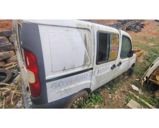 Foto de CAMINHONE FIAT/DOBLO GREENCAR MO4, ALCOOL/GASOLINA, BRANCA, 2014/2014, CHASSI: 9BD223246E2037248, RENAVAM: 01010637840, NO ESTADO EM QUE SE ENCONTRA.