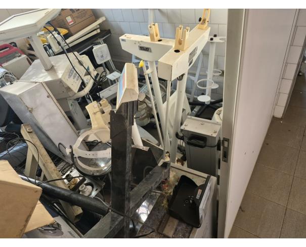 Foto de LOTE COMPOSTO POR SUCATA DE: MATERIAL HOSPITALAR, MOBILIÁRIOS, ELETRODOMÉSTICOS, CÂMARA FRIA, NO ESTADO EM QUE SE ENCONTRAM.