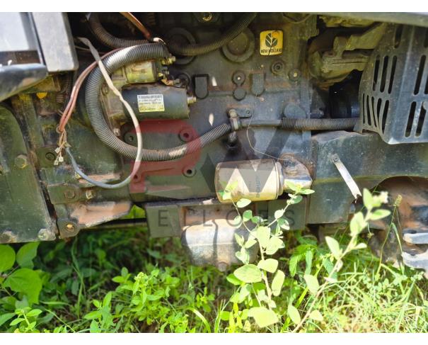 Foto de LOTE CONTENDO TRATOR NEW HOLLAND TT4030, AZUL, ANO: 2011, Nº DE SÉRIE: ZBCBB5539, NO ESTADO EM QUE SE ENCONTRA.