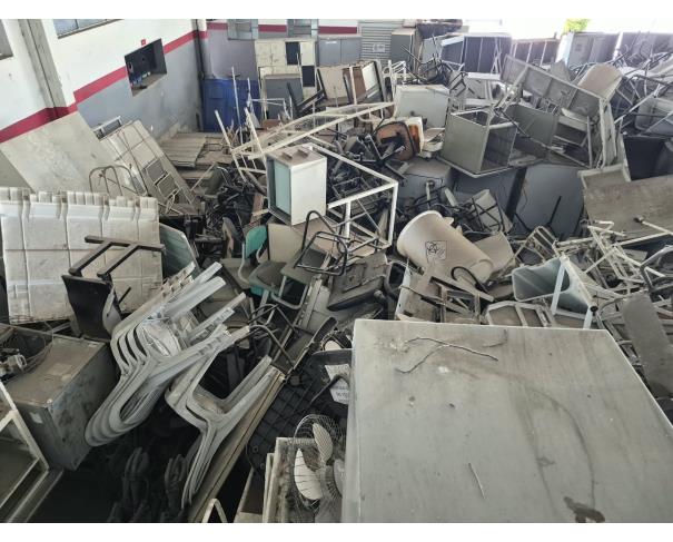Foto de LOTE COMPOSTO POR SUCATA DE: ARMÁRIOS DE AÇO, MOBILIÁRIOS, DIVERSAS, NO ESTADO EM QUE SE ENCONTRAM.