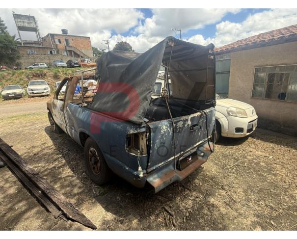 Foto de CARGA / CAMINHONETE GM/S10, 1995/1995, GASOLINA, BRANCA, CHASSI: 9BG124ARSSC907705, RENAVAM: 00639604013, NO ESTADO EM QUE SE ENCONTRA. SUCATA. DESTRUIDA POR INCÊNDIO. ESTA SEM RODAS TRASEIRAS.