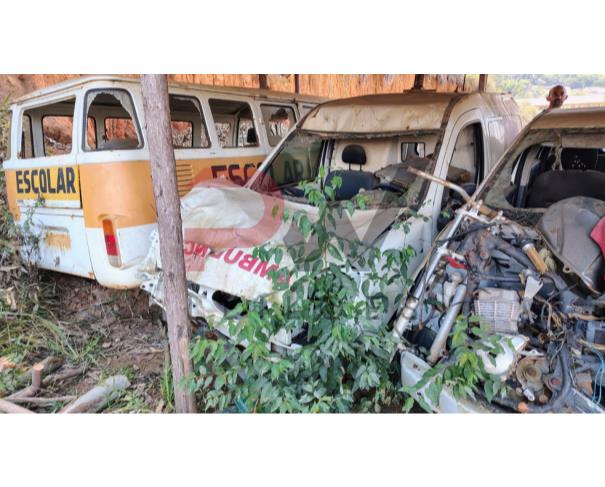 Foto de SUCATA DE KANGOO, AMBULANCIA - ANTIGA PLACA OPQ-8664, NO ESTADO EM QUE SE ENCONTRA.