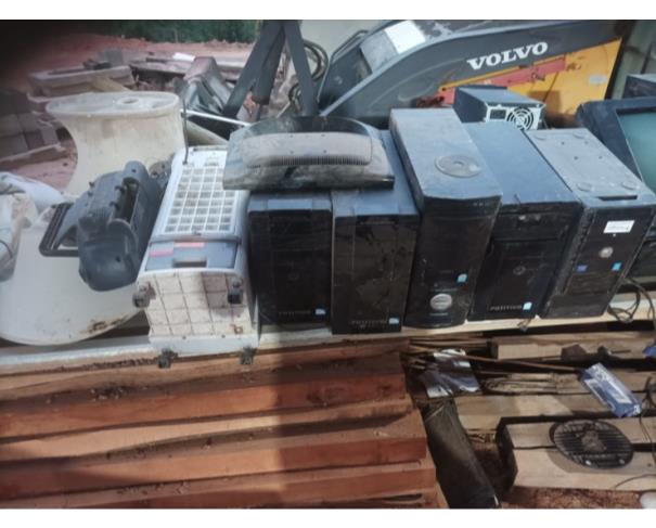 Foto de LOTE CONTENDO INFORMÁTICA E ELETRÔNICOS, NO ESTADO EM QUE SE ENCONTRA.