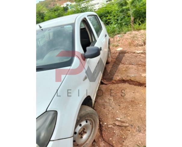Foto de AUTOMOVEL RENAULT/SANDERO AUT1016V, ALCOOL/GASOLINA, BRANCA, 2013/2014, CHASSI: 93YBSR6RHEJ775633, RENAVAM: 00556618440, NO ESTADO EM QUE SE ENCONTRA. 