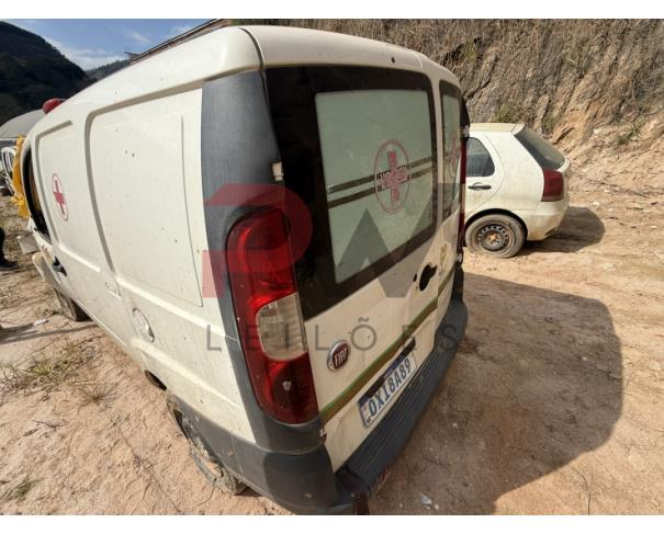 Foto de CAMINHONETE FIAT/DOBLO GREENCAR MO4, ALCOOL/GASOLINA, 2014/2014, BRANCA, CHASSI: 9BD223246E2037142, RENAVAM: 01005912766, NO ESTADO EM QUE SE ENCONTRA. OBS: IMPEDIMENTO ADM.DANO MEDIA MONTA.