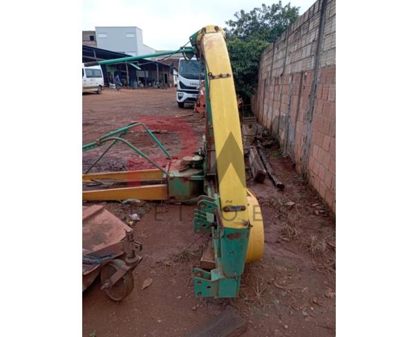 Foto de LOTE CONTENDO ENSILADEIRA, NO ESTADO EM QUE SE ENCONTRA.