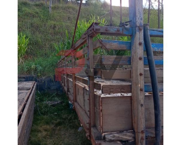 Foto de CARROCERIA EM MADEIRA PARA CAMINHÃO, MEDINDO 7,00 METROS DE COMPRIMENTO, APROXIMADAMENTE. USADA.
