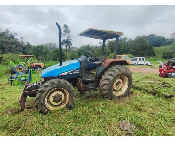 Foto de LOTE CONTENDO TRATOR NEW HOLLAND TL55E, ANO 2003, NO ESTADO EM QUE SE ENCONTRA.