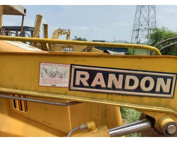 Foto de RETROESCAVADEIRA RANDON, NO ESTADO EM QUE SE ENCONTRA.