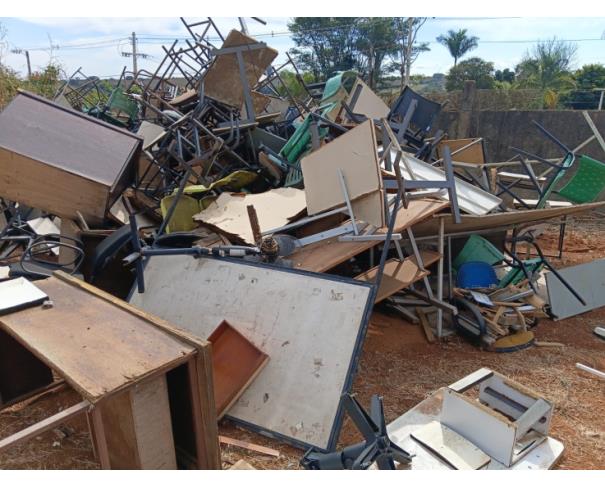 Foto de LOTE CONTENDO CADEIRAS, CARTEIRAS ESCOLARES, ENTRE OUTROS - (LOTE ESCOLAR A), NO ESTADO EM QUE SE ENCONTRAM. 