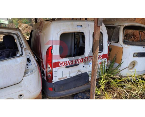 Foto de SUCATA DE KANGOO, AMBULANCIA - ANTIGA PLACA OPQ-8664, NO ESTADO EM QUE SE ENCONTRA.