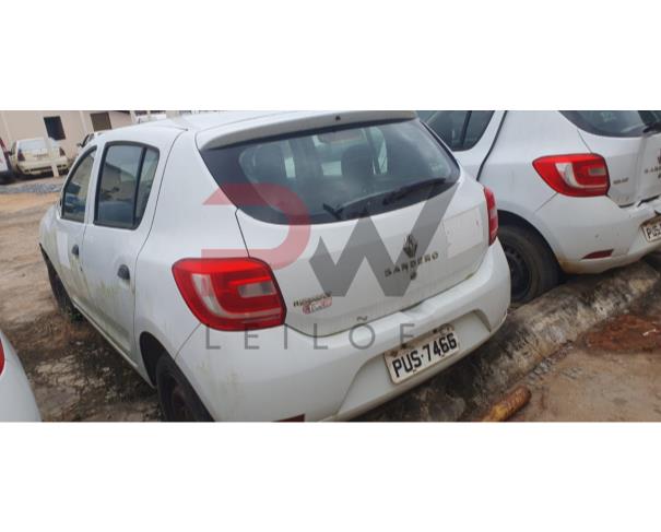 Foto de PASSAGEIRO / AUTOMOVEL RENAULT/SANDERO AUTH 10, ALCOOL/GASOLINA, BRANCA, 2014//2015, PLACA PUS-7466, CHASSI: 93Y5SRD04FJ509987, RENAVAM: 01018098213, NO ESTADO EM QUE SE ENCONTRA.