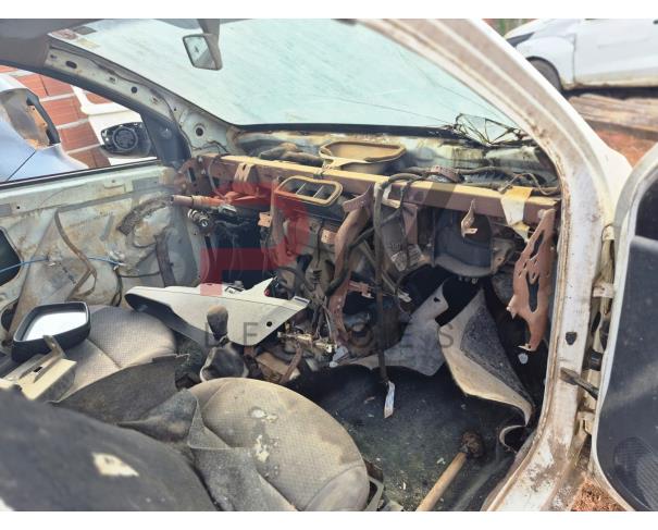 Foto de  AUTOMOVEL, VW/NOVO GOL TL MCV, BRANCA, 2016/2017, ALCOOL/GASOLINA, CHASSI: 9BWAG45UXHT035745, RENAVAM: 01095591395, NO ESTADO EM QUE SE ENCONTRA.