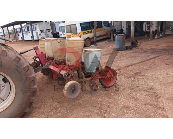 Foto de LOTE CONTENDO PLANTADEIRA JUMIL, JM-2040 4L C3.00M, ANO 2010, NO ESTADO EM QUE SE ENCONTRA.