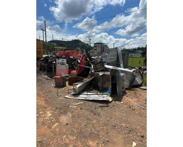 Foto de LOTE CONTENDO SUCATA DE FERRO, MATERIAL ODONTOLOGICO E INFORMATICA, NO ESTADO EM QUE SE ENCONTRA.