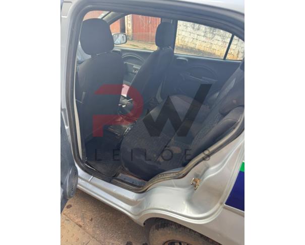 Foto de FIAT/UNO VIVACE 1.0, ALCOOL/GASOLINA, PRATA, 2014/2014, CHASSI: ...00617, NO ESTADO EM QUE SE ENCONTRA.
