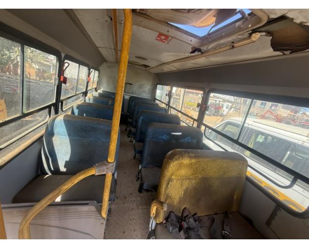 Foto de ONIBUS, IVECO/CITYCLASS 70C17, AMARELA, 2013/2013, DIESEL, CHASSI: 93ZL68C01D8452757, RENAVAM: 00565517414, NO ESTADO EM QUE SE ENCONTRA.