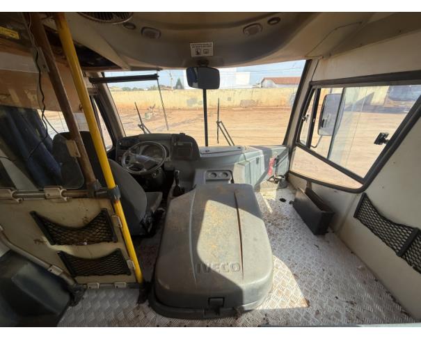 Foto de ONIBUS IVECO/GRANCLASS 150S21E, DIESEL, AMARELA, 2016/2017, CHASSI: 93ZA01LF0H8930882, RENAVAM: 01114103729, NO ESTADO EM QUE SE ENCONTRA.