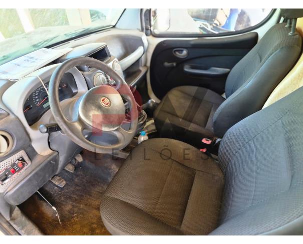 Foto de CAMINHONETE, FIAT/DOBLO 1.8 ATENA ABM, BRANCA, 2013/2013, ALCOOL/GASOLINA, NO ESTADO EM QUE SE ENCONTRA. OBS: IMPEDIMENTO ADM.DANO MEDIA MONTA E REST.ADMINISTRATIVA