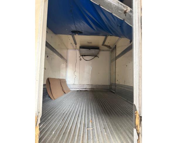 Foto de BAÚ REFRIGERADO FRIGOKING, COM 4,5 METROS, EQUIPADO COM COMPRESSOR, COR BRANCA, NO ESTADO EM QUE SE ENCONTRA.