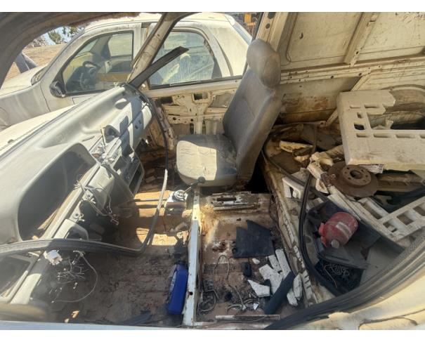 Foto de CAMINHONETE, FIAT/FIORINO IE, BRANCA, 2001/2001, GASOLINA, CHASSI: 9BD25504418705275, RENAVAM: 00764262890, NO ESTADO EM QUE SE ENCONTRA. Obs: Chassi corroído.
