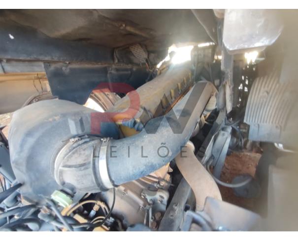 Foto de CAMINHÃO TRATOR VOLVO/FH 440 6X2 T, DIESEL, BRANCA, 2009/2010, CHASSI: ...51688, NO ESTADO EM QUE SE ENCONTRA.