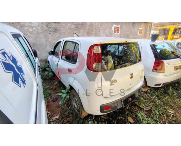 Foto de FIAT/UNO VIVACE 1.0, ALCOOL/GASOLINA, BRANCA, 2014/2014, CHASSI: 9BD195152E0581470, RENAVAM: 1007104705 , NO ESTADO EM QUE SE ENCONTRA.