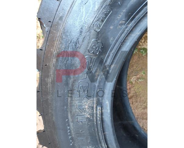 Foto de LOTE CONTENDO 02 PNEUS DE TRATOR PIRELLI, MEDIDA 14.9-28, NO ESTADO EM QUE SE ENCONTRAM.