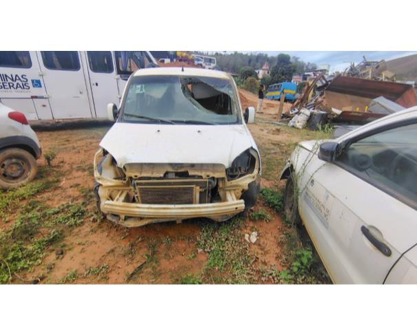 Foto de AUTOMOVEL FIAT/DOBLO ESSENCE 1.8, ALCOOL/GASOLINA, BRANCA, 2015/2016, CHASSI: 9BD11960SG1133298, RENAVAM: 01079810029, NO ESTADO EM QUE SE ENCONTRAM. 