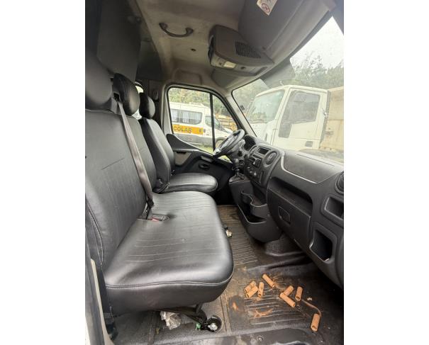 Foto de MICROONIB RENAULT/MASTER JI MBUS C, DIESEL, BRANCA, 2023/2024, CHASSI: 93YF6200XRJ610287, RENAVAM: 01337425734, NO ESTADO EM QUE SE ENCONTRA.