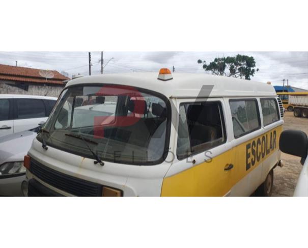 Foto de PASSAGEIRO / MICROONIBUS VW/KOMBI ESCOLAR, ALCOOL/GASOLINA, BRANCA, 2011/2012, PLACA HLF-7142, CHASSI: 9BWMF07X9CP010434, RENAVAM: 352294876, NO ESTADO EM QUE SE ENCONTRA.