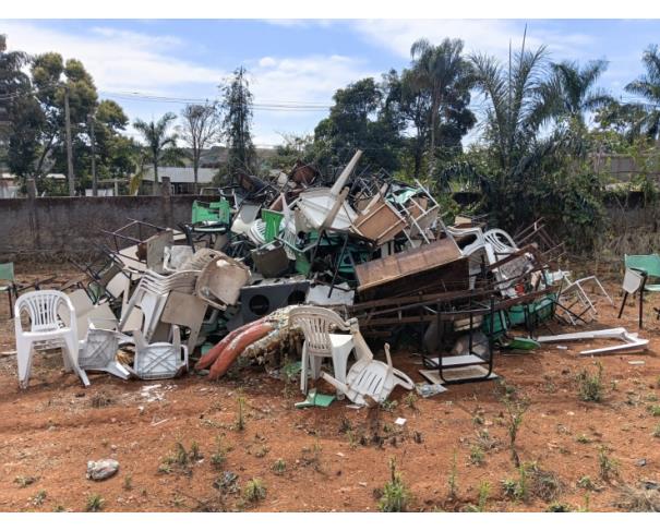 Foto de LOTE CONTENDO CADEIRAS, CARTEIRAS ESCOLARES, ENTRE OUTROS - (LOTE ESCOLAR A), NO ESTADO EM QUE SE ENCONTRAM. 