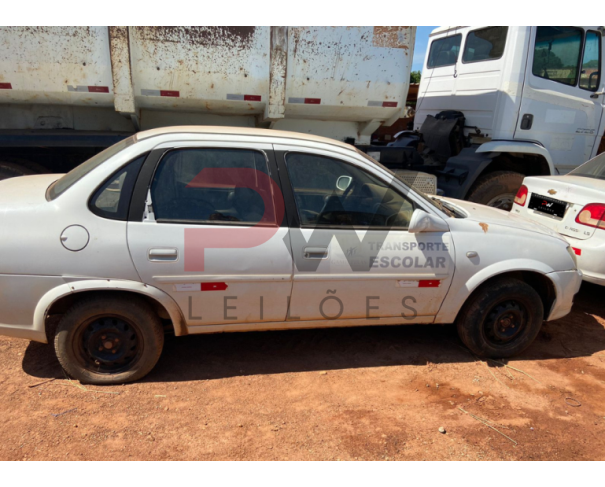 Foto de PAS/AUTOMOVEL CHEVROLET/CLASSIC LS, ALCOOL/GASOLINA, ANO/MOD 2012/2012, COR BRANCA, NO ESTADO EM QUE SE ENCONTRA.