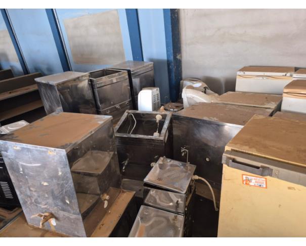 Foto de LOTE CONTENDO SUCATAS DE INFORMÁTICA, ELETRÔNICOS (COMPUTADORES, MONITORES, IMPRESSORAS, ELETRÔNICOS), ELETRODOMESTICOS (GELADEIRA, VENTILADORES, EXAUSTOR, BEBEDOUROS, FOGÕES, TV), DENTRE OUTROS, NO ESTADO EM QUE SE ENCONTRAM. 