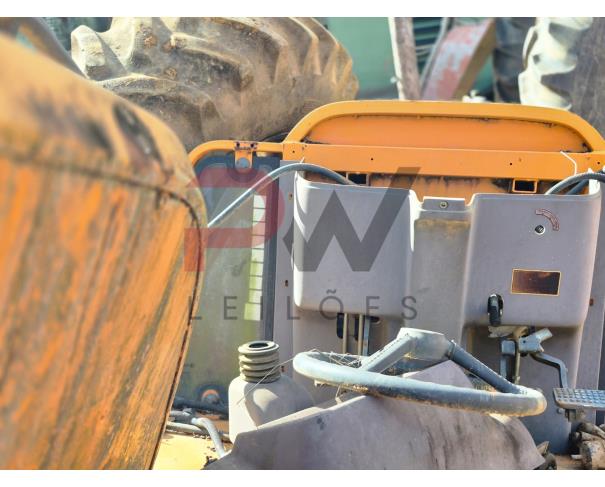 Foto de LOTE CONTENDO TRATOR BUDNY DESMONTADO , 2015/2015, Nº DE SÉRIE: B1S484257,  NO ESTADO EM QUE SE ENCONTRA.