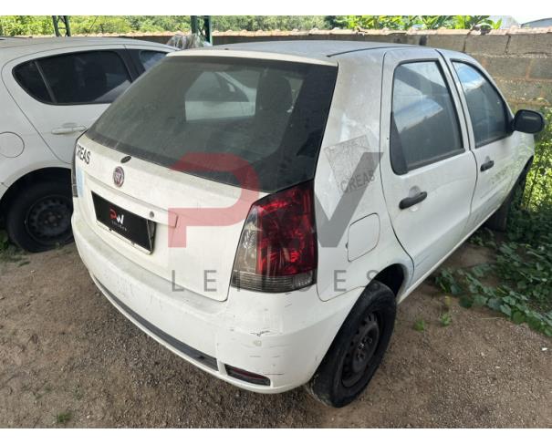Foto de FIAT/PALIO FIRE, ALCOOL/GASOLINA, BRANCA, 2014/2015, CHASSI: ...77060, NO ESTADO EM QUE SE ENCONTRA. 