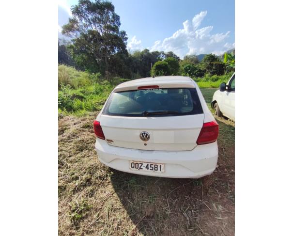 Foto de AUTOMOVEL, VW/GOL 1.0L MC4, 2018/2019, BRANCA, ALCOOL/GASOLINA, CHASSI: 9BWAG45U1KT030733, RENAVAM: 01162391046, NO ESTADO EM QUE SE ENCONTRA.