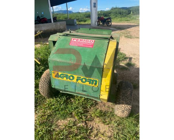 Foto de ANCINHO ESPARRAMADOR PARA FORRAGEM AF320 e ENFARDADEIRA DE CÂMARA FIXA AGRO FORN AF60, NO ESTADO EM QUE SE ENCONTRA.