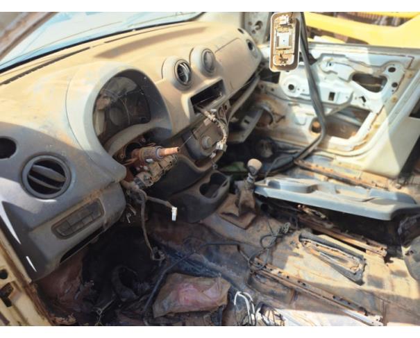 Foto de AUTOMOVEL FIAT/UNO VIVACE 1.0, ALCOOL/GASOLINA, BRANCA, 2012/2013, CHASSI: 9BD195152D0404950, RENAVAM: 00490590233, NO ESTADO EM QUE SE ENCONTRA. 