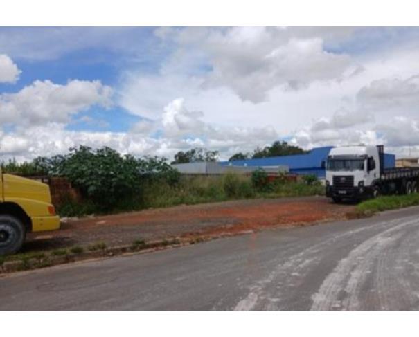 Foto de Lote nº 11, Quadra nº 06, situado na Rua Araxá, no loteamento denominado Distrito Industrial, Araxá/MG, com área de 1.825,00m², matriculado sob nº 19.532 no Registro de Imóveis de Araxá.